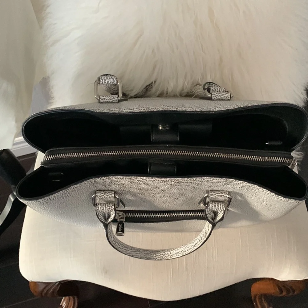 Colab Hand Bag - Picture 4 of 5